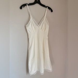 GAYMADE LACY WHITE FULL SLIP NIGHTIE LINGERIE PETTICOAT 32